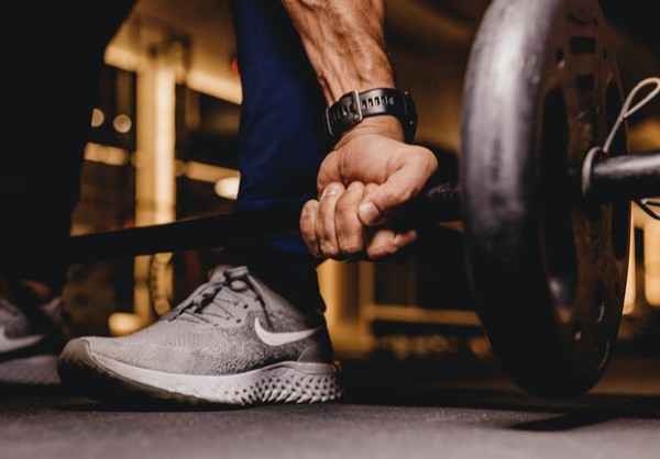 Although there are benefits of both cardio and weightlifting for seniors, blending the two types of exercise with a well-balanced diet can create the optimal circumstances for increased fat loss, improved mental health, and enhanced overall wellness.